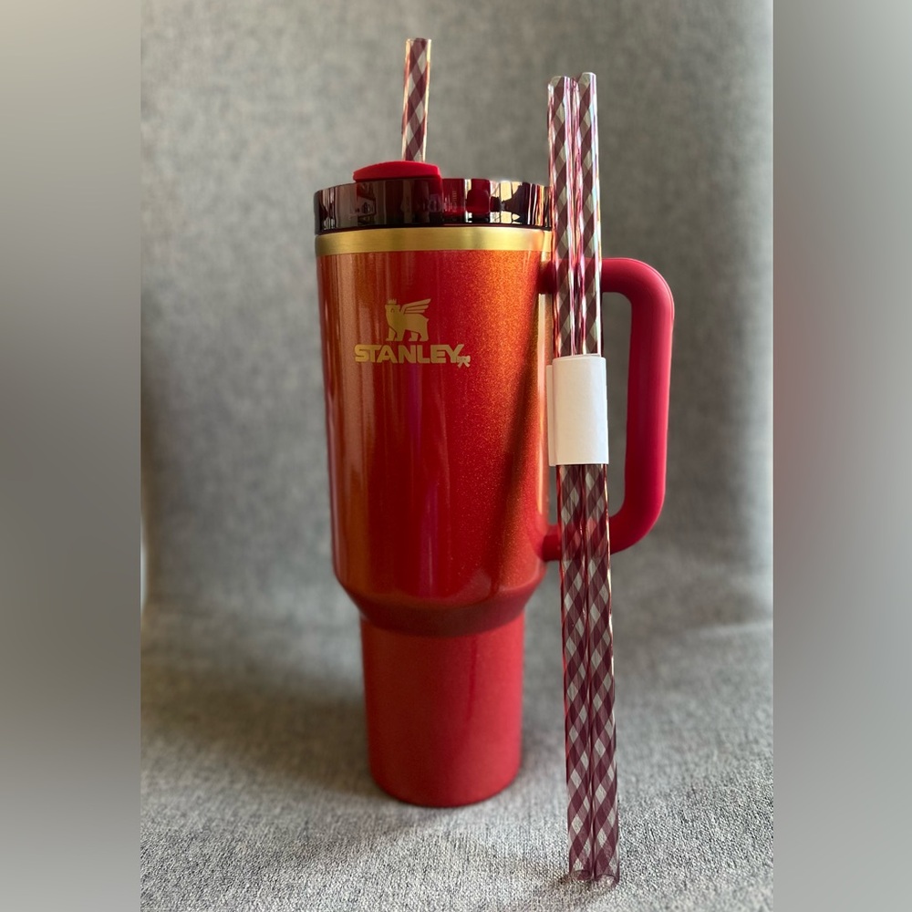 NIB Stanley limited edition Scarlet Tinsel 40 oz Quencher Flowstate Tumbler